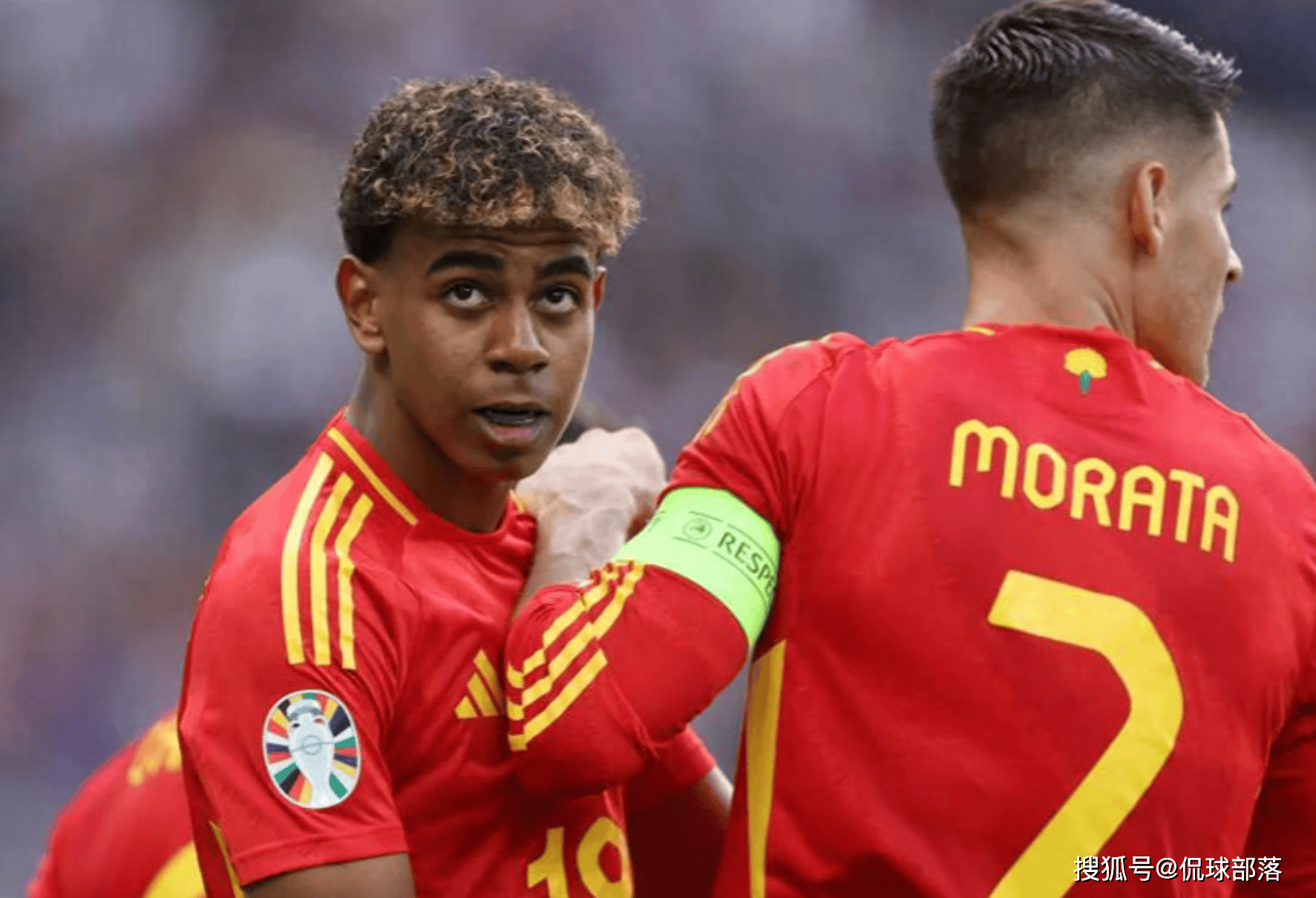 西班牙巨星终见亮相，助攻球队战胜投入拉科鲁尼亚的简单介绍