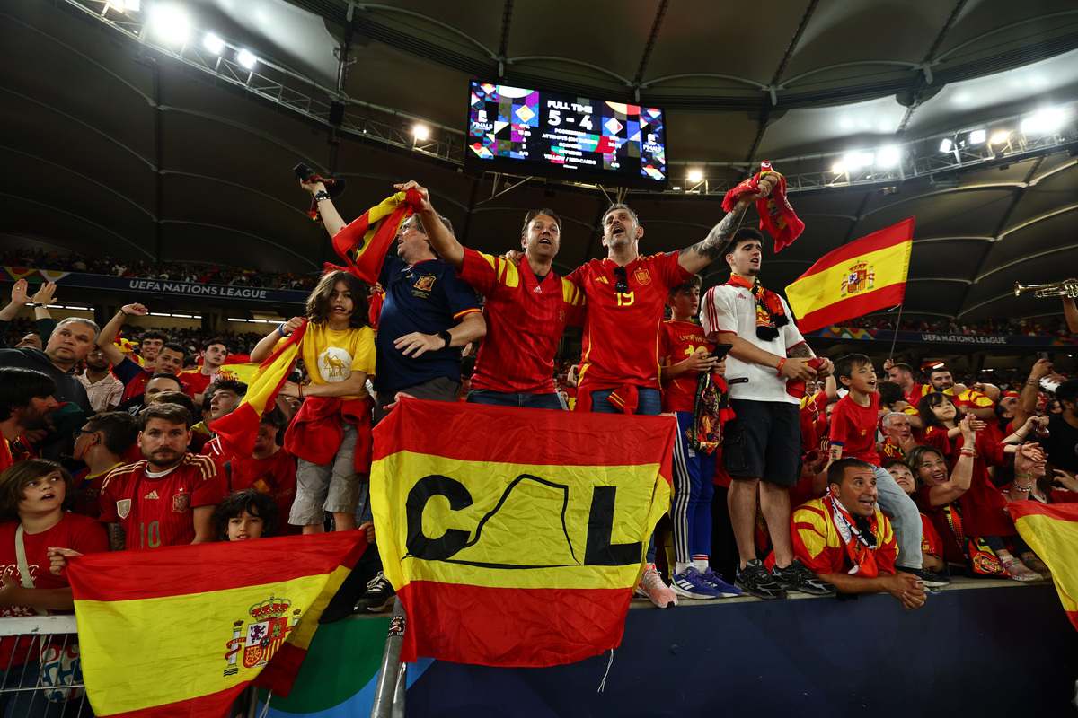 包含国际赛事触目惊心：中国队冲击巅峰的词条